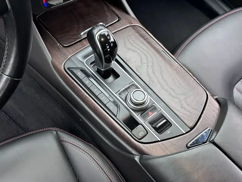Maserati Levante 2017 — фото 12