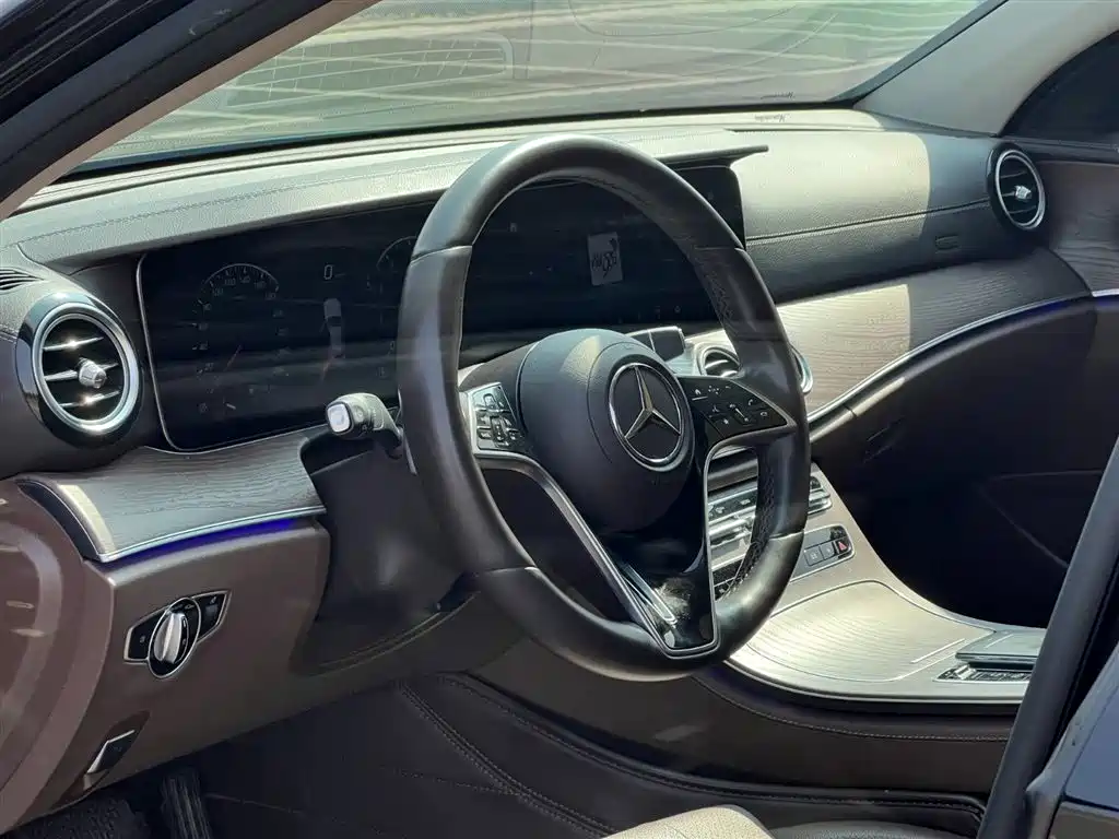 Mercedes-Benz E-Class 2022 — фото 6