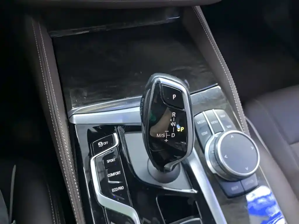 BMW 5 Series 2021 — фото 14