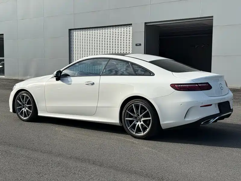 Mercedes-Benz E-Class 2021 — фото 17