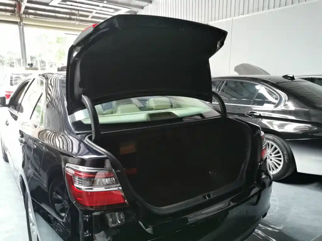Toyota Camry 2015 — фото 19