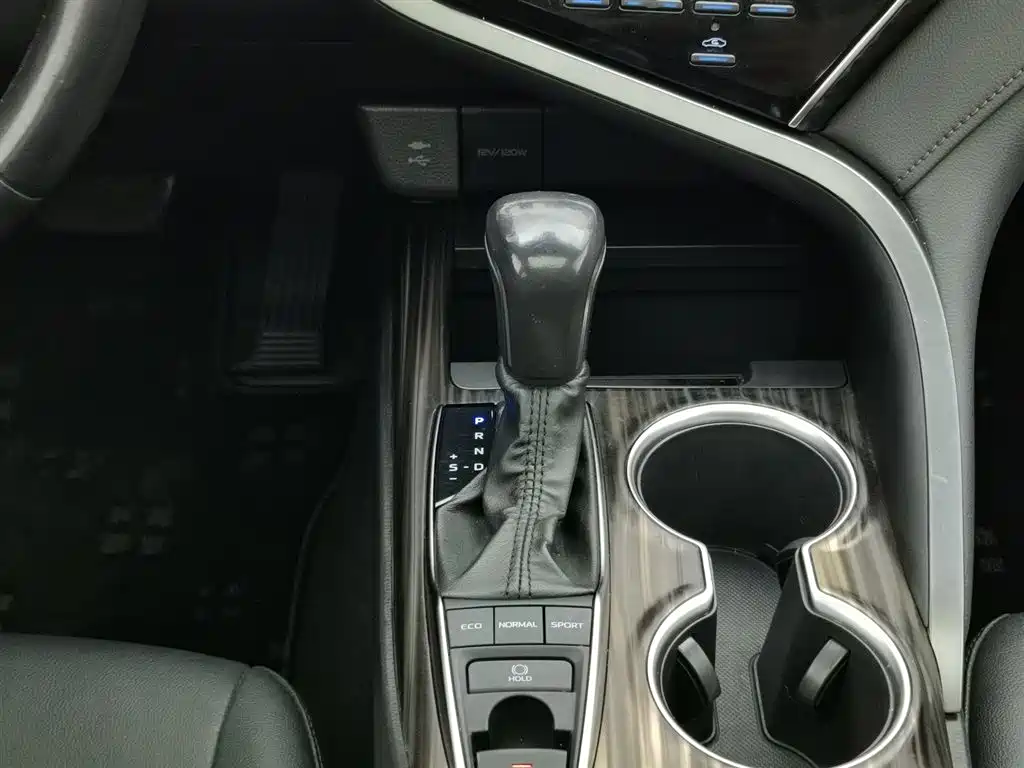 Toyota Camry 2020 — фото 13