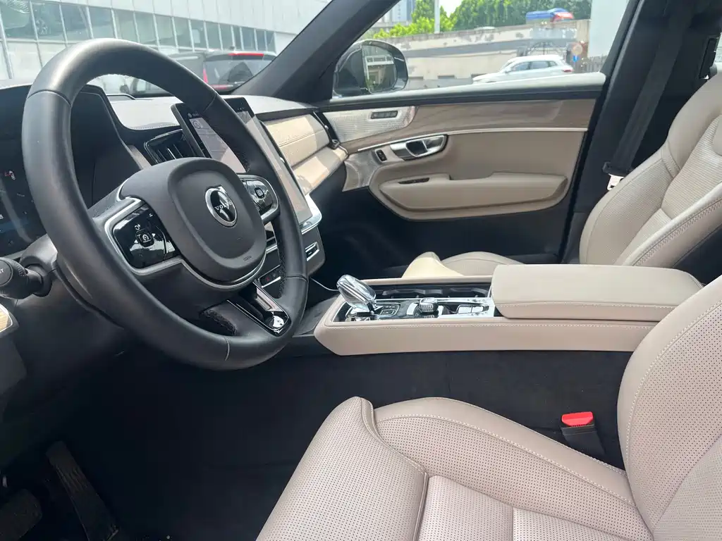 Volvo XC90 Plug-In Hybrid 2025 — фото 16