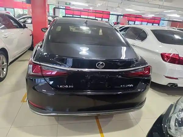 Lexus ES 2023