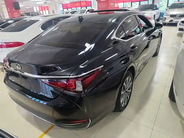 Lexus ES 2023