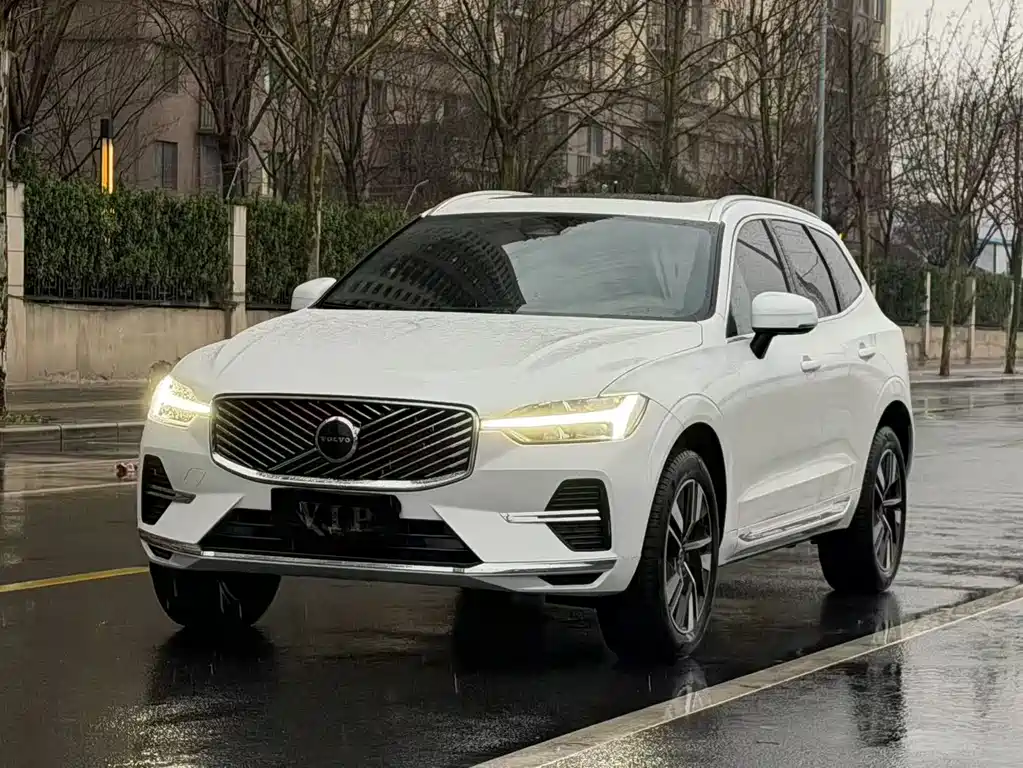 Volvo XC60 2025 — фото 1