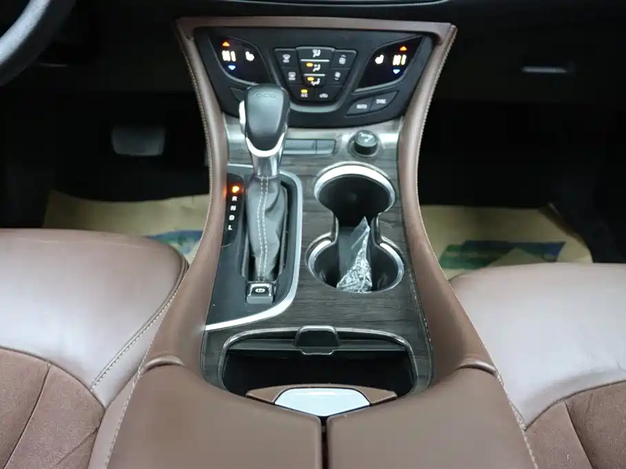 Buick Envision Plus 2017 — фото 24