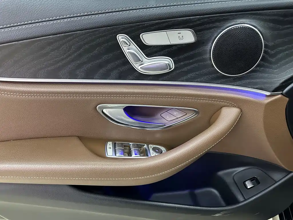 Mercedes-Benz E-Class 2018 — фото 16