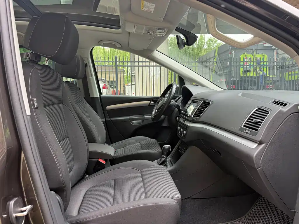 Volkswagen Sharan 2017 — фото 8