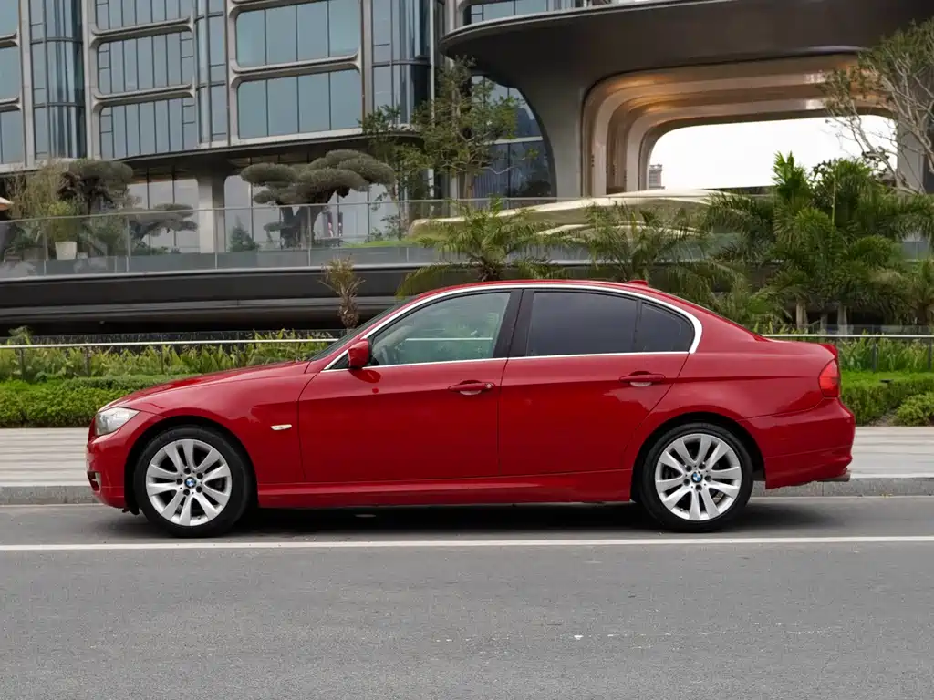 BMW 3 Series 2011 — фото 4