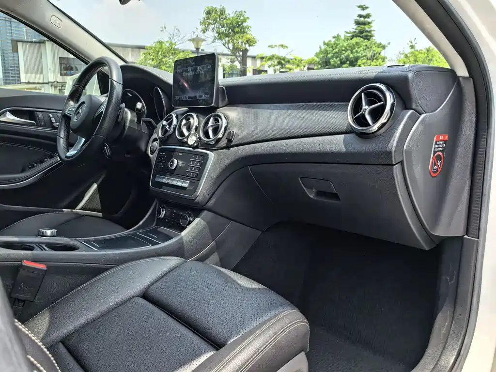 Mercedes-Benz GLA 2018 — фото 13