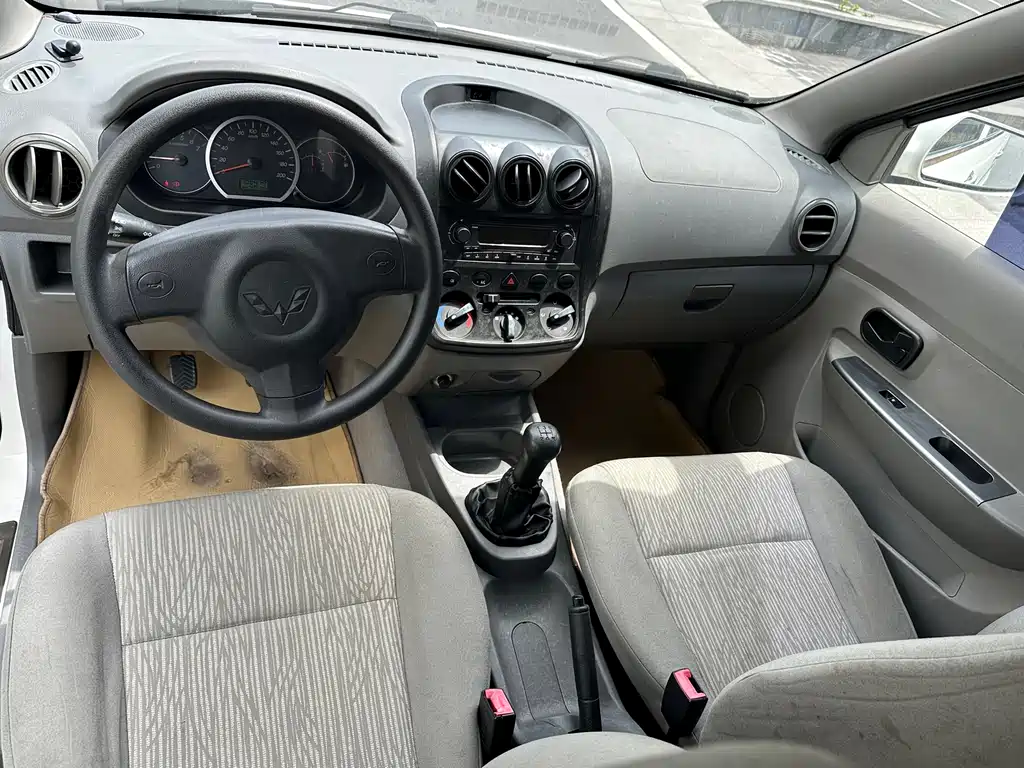 Wuling Hongguang 2014