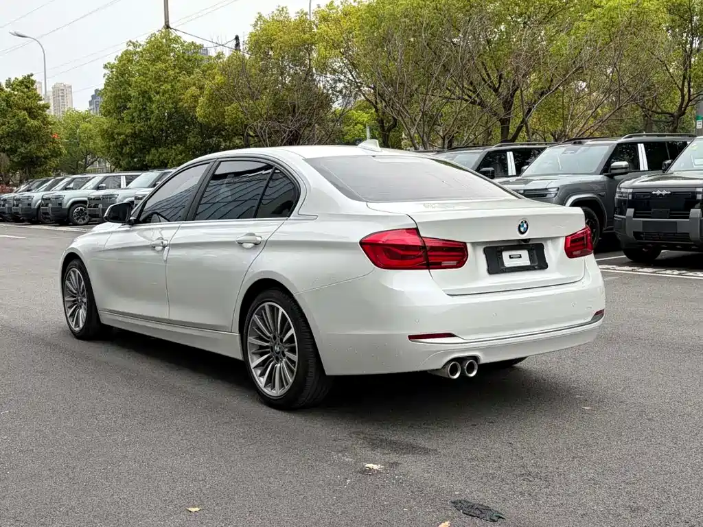 BMW 3 Series 2019 — фото 9