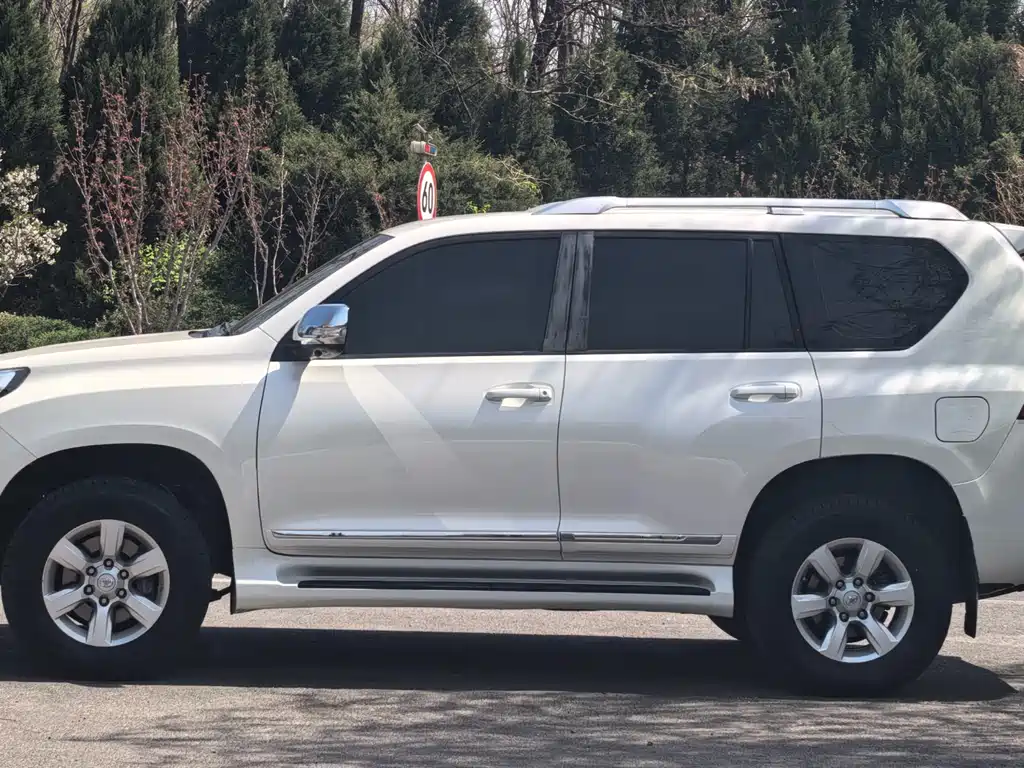 Toyota Prado 2015 — фото 3
