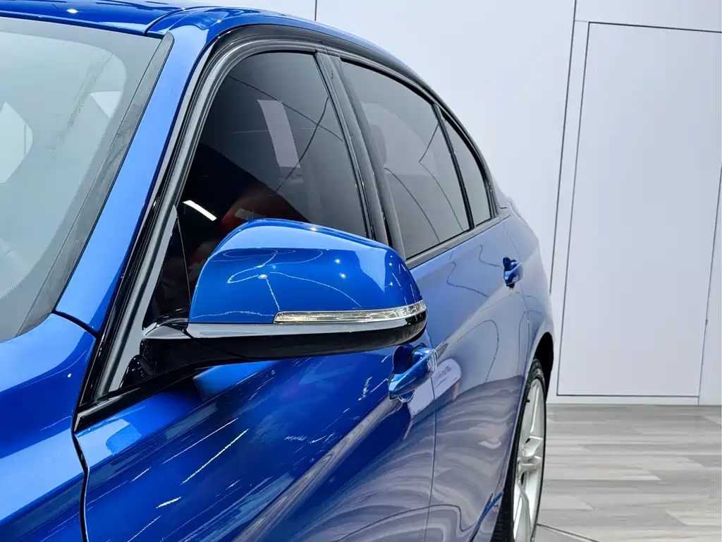 BMW 3 Series 2017 — фото 25