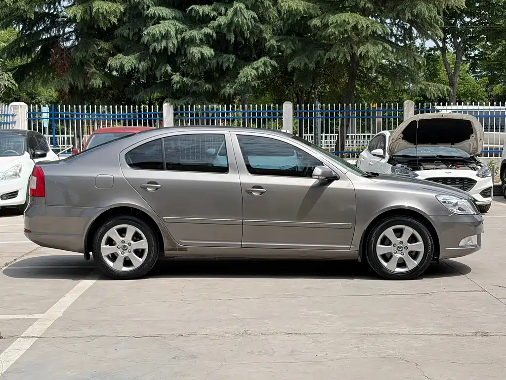 Skoda Octavia 2012 — фото 15