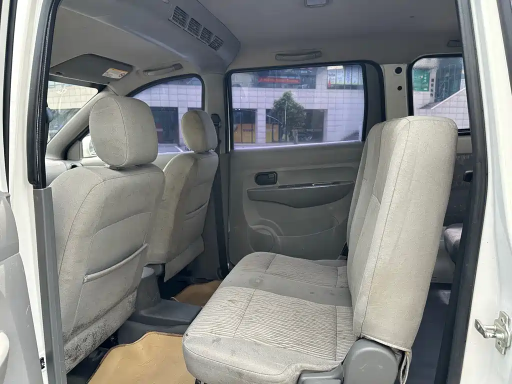 Wuling Hongguang 2014