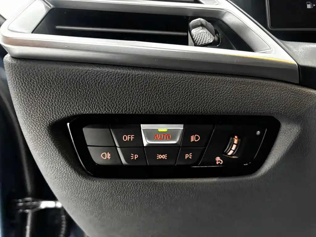 BMW 3 Series 2025 — фото 15