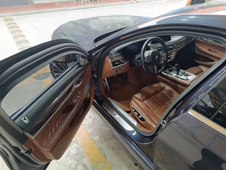 BMW 7 Series 2021 — фото 13
