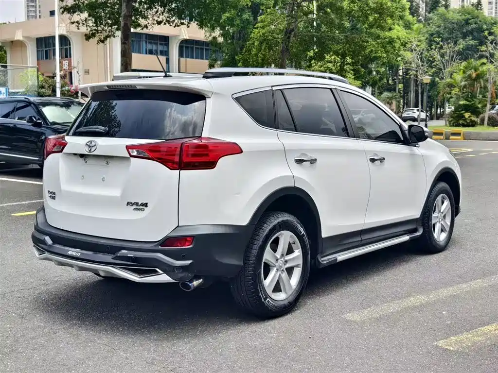 Toyota RAV4 2015 — фото 11
