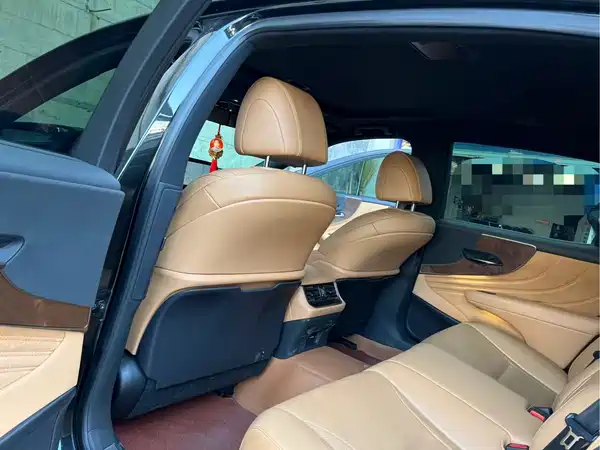 Lexus LS 2023