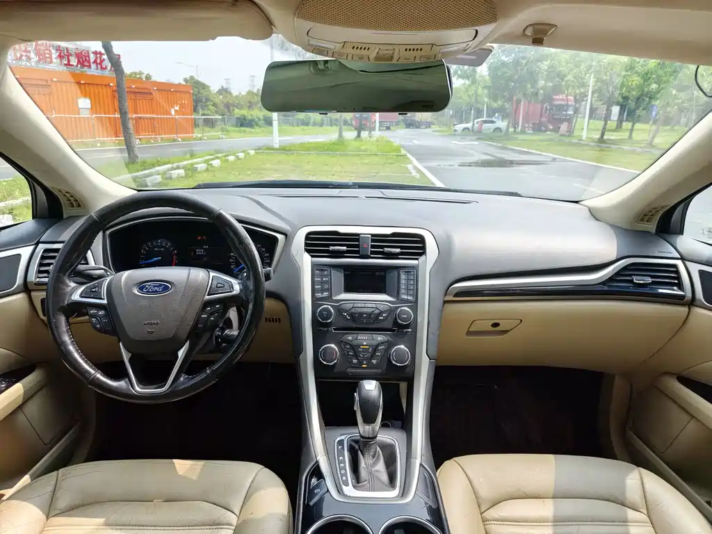 Ford Mondeo 2013 — фото 14