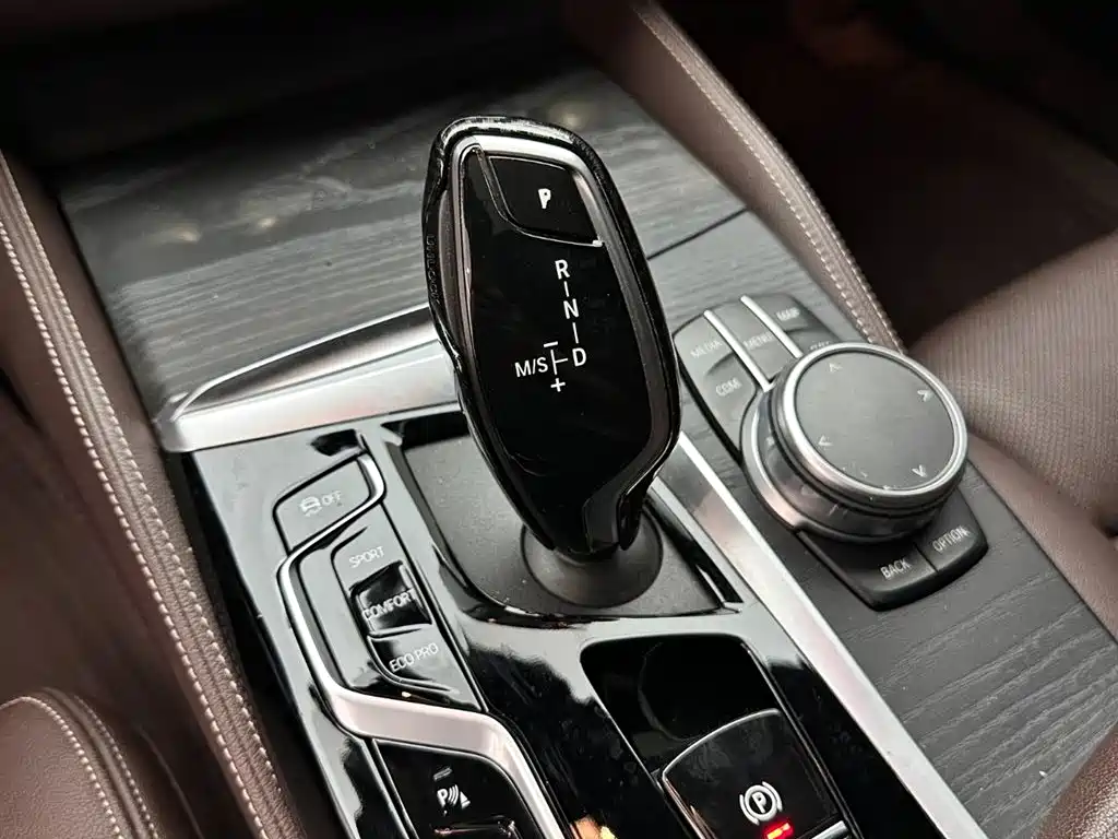 BMW 5 Series 2022 — фото 16