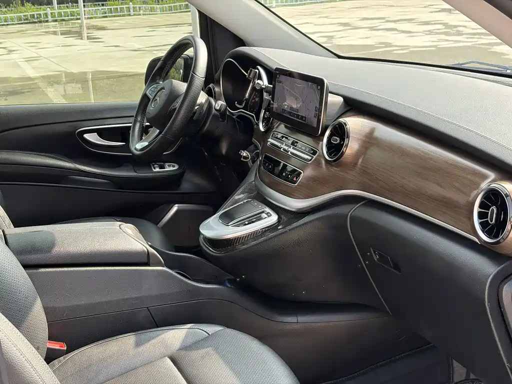 Mercedes-Benz V-Class 2021 — фото 13