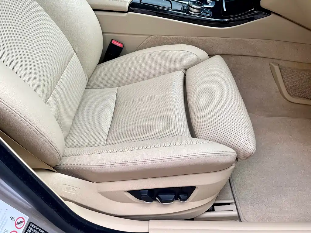 BMW 5 Series 2012 — фото 21