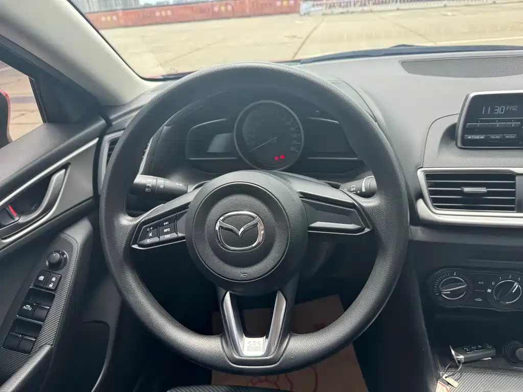Mazda 3 Axela 2019 — фото 16