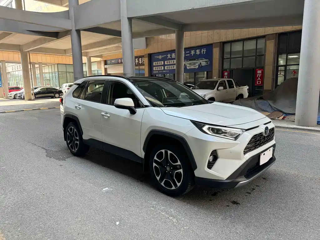 Toyota RAV4 2020 — фото 3