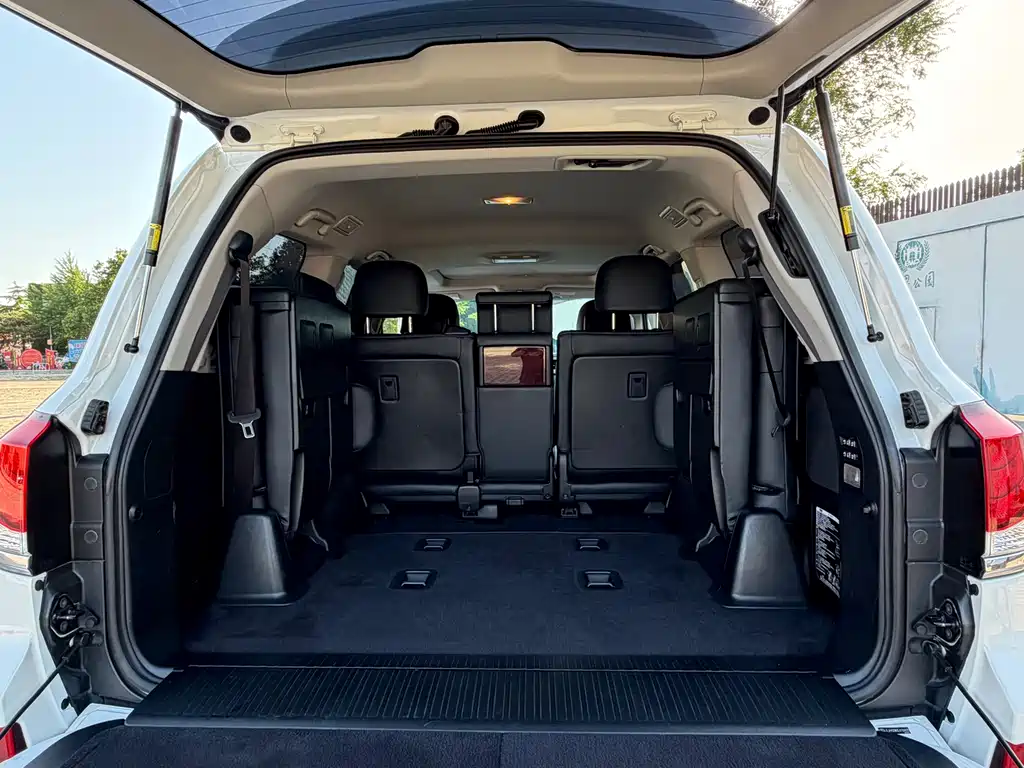 Lexus LX 2015 — фото 28