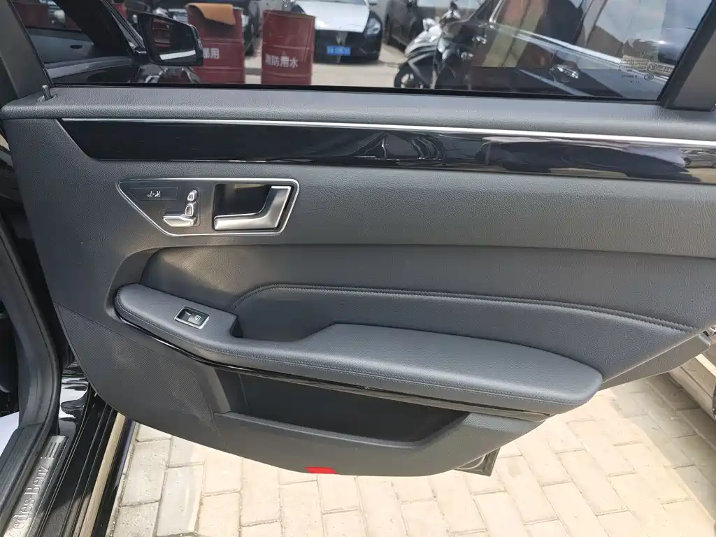 Mercedes-Benz E-Class 2015 — фото 13