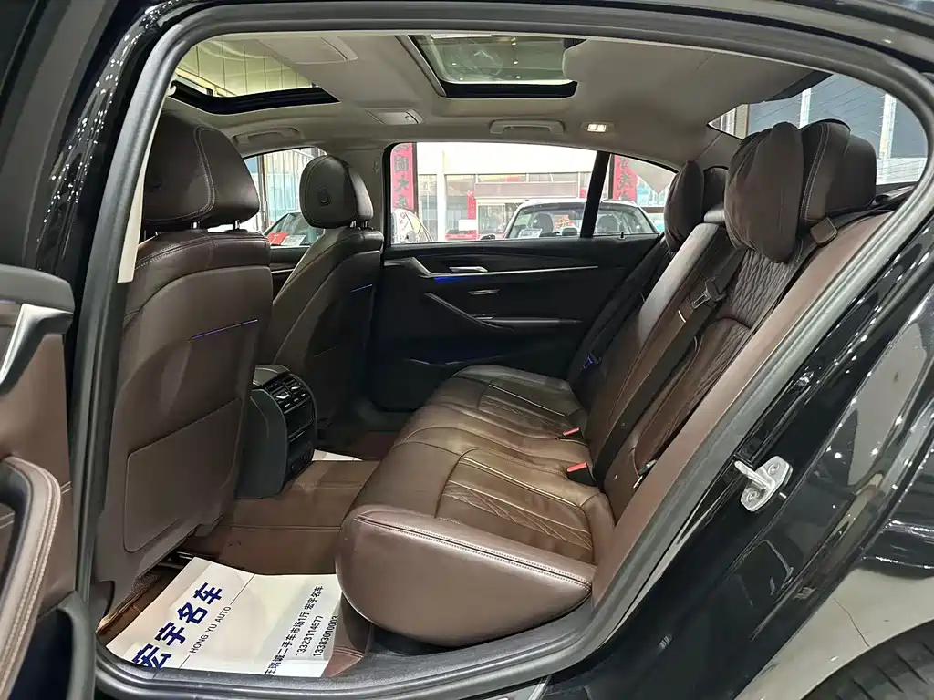 BMW 5 Series 2018 — фото 16