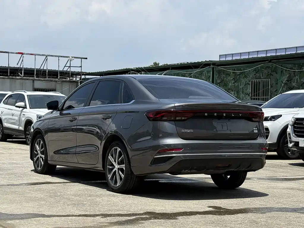 Geely Emgrand 2023