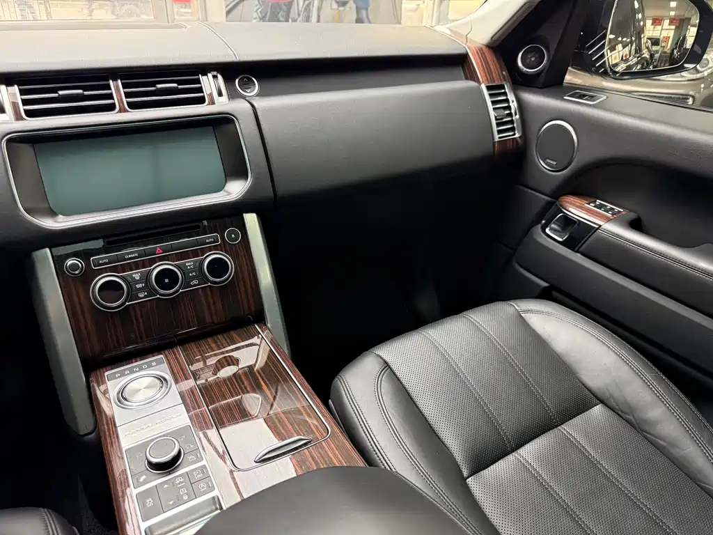 Land Rover Range Rover 2017 — фото 31