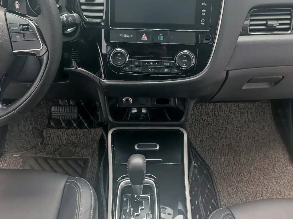 Mitsubishi Outlander 2019 — фото 15
