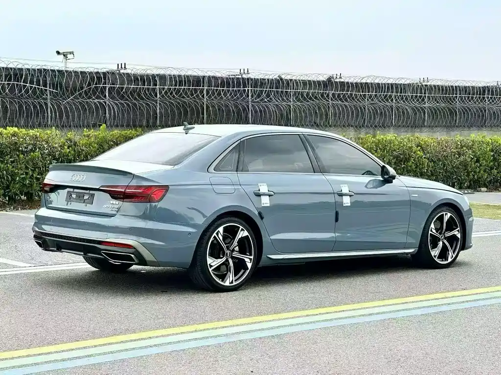 Audi A4L 2022 — фото 9