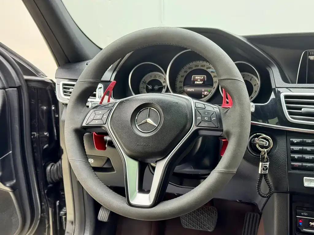 Mercedes-Benz E-Class 2013 — фото 11