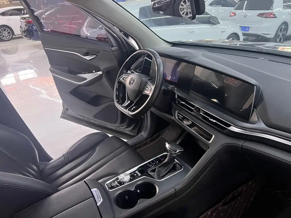 Changan CS75 PLUS 2019 — фото 17