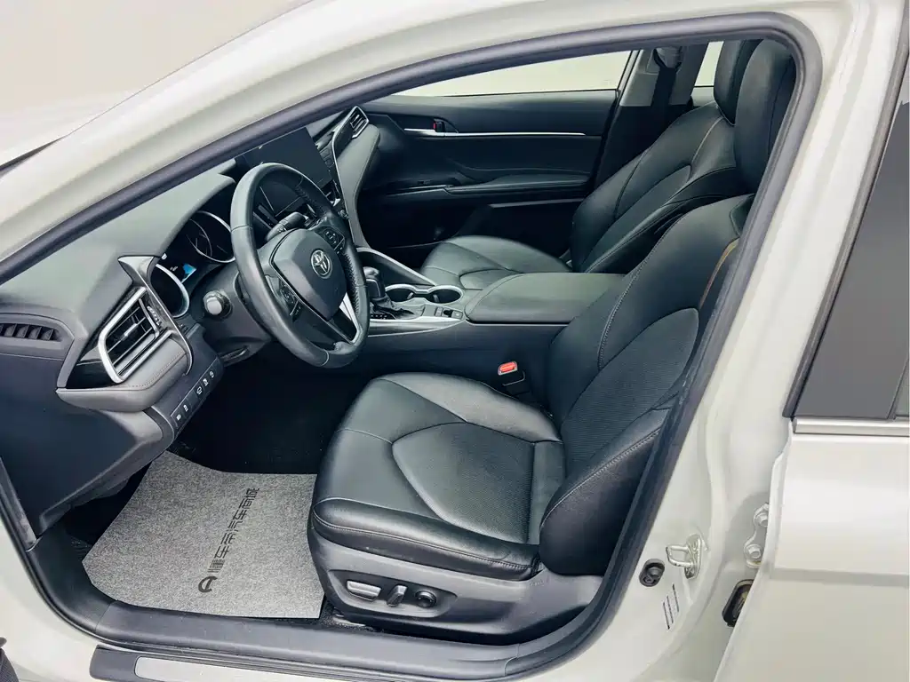 Toyota Camry 2021 — фото 11