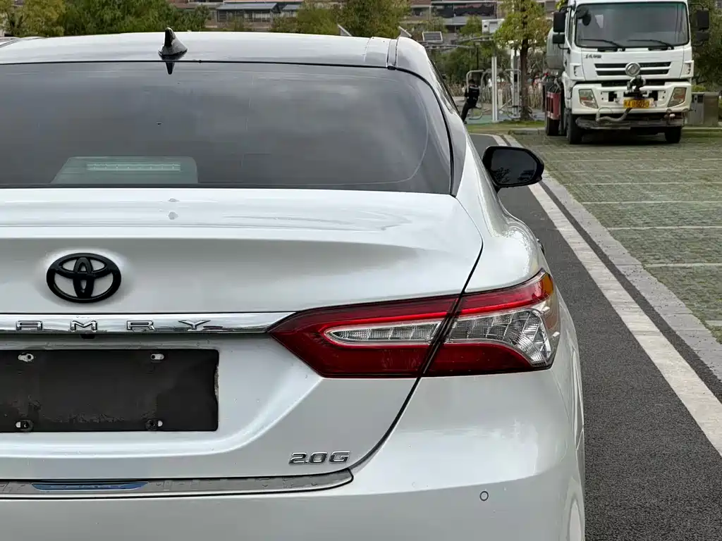 Toyota Camry 2022 — фото 8