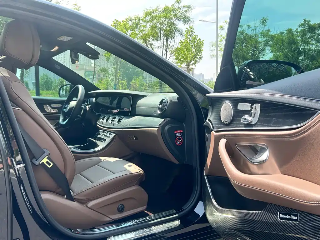 Mercedes-Benz E-Class 2023 — фото 11