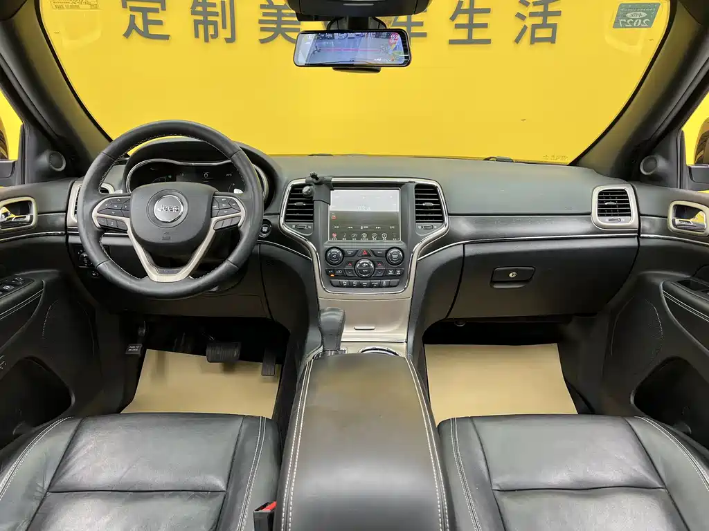 Jeep Grand Cherokee 2019 — фото 10