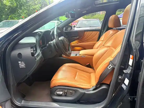 Lexus LS 2021