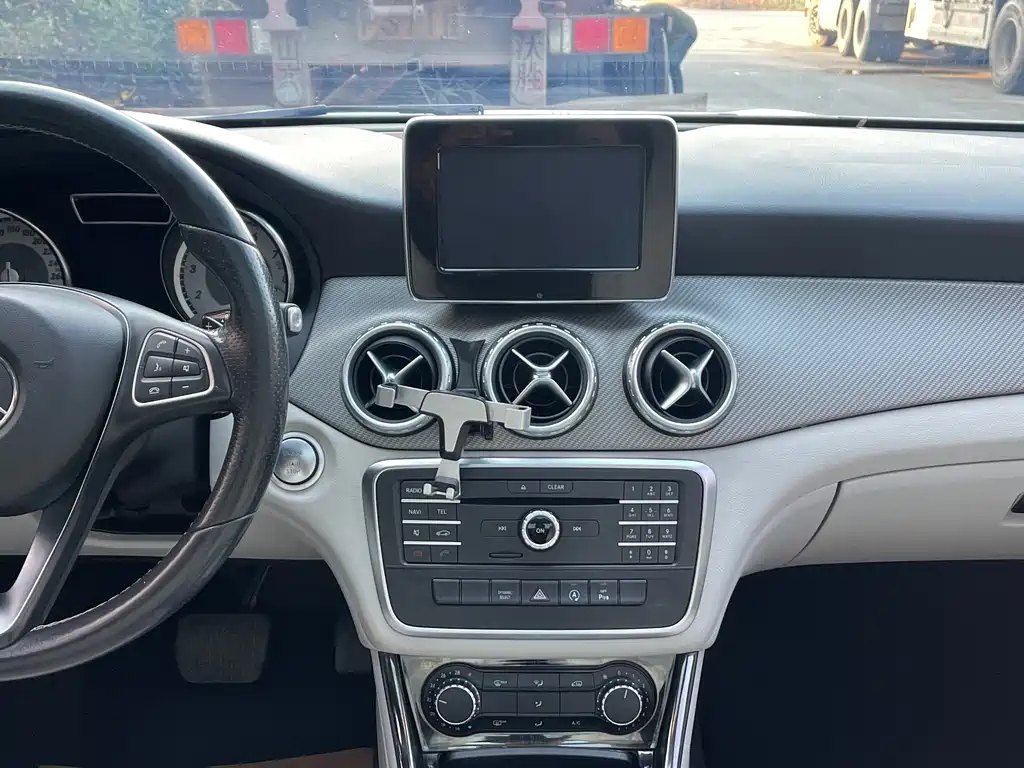 Mercedes-Benz GLA 2017 — фото 13