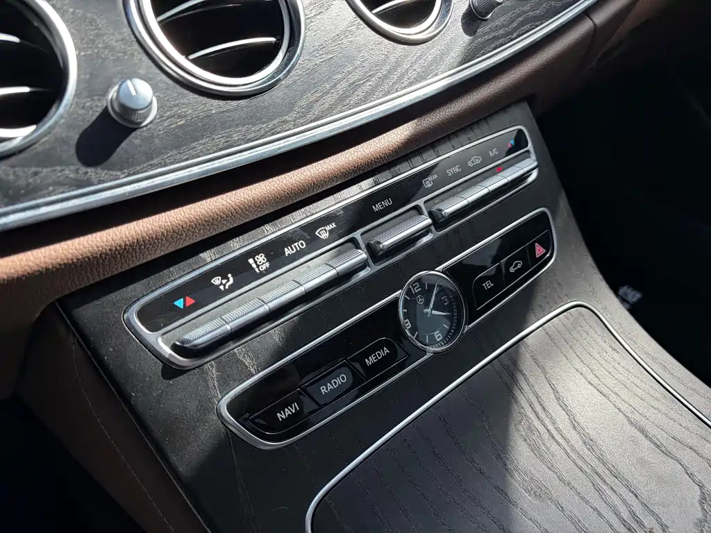 Mercedes-Benz E-Class 2018 — фото 10