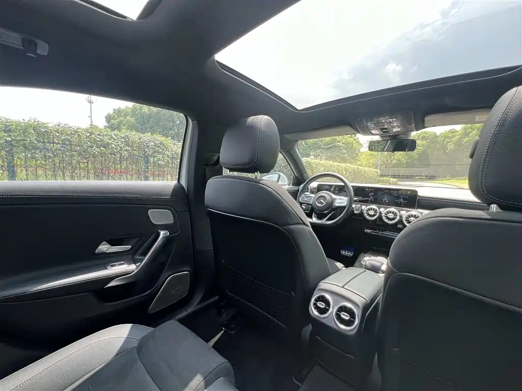Mercedes-Benz A-Class 2019 — фото 17