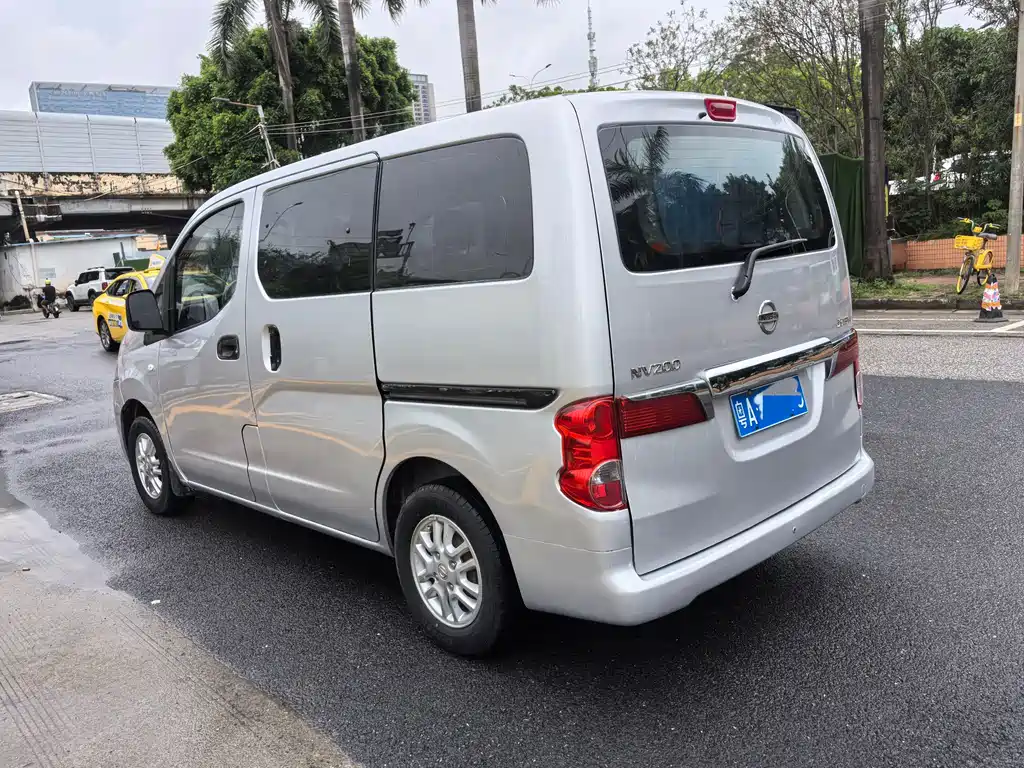 Nissan NV200 2012