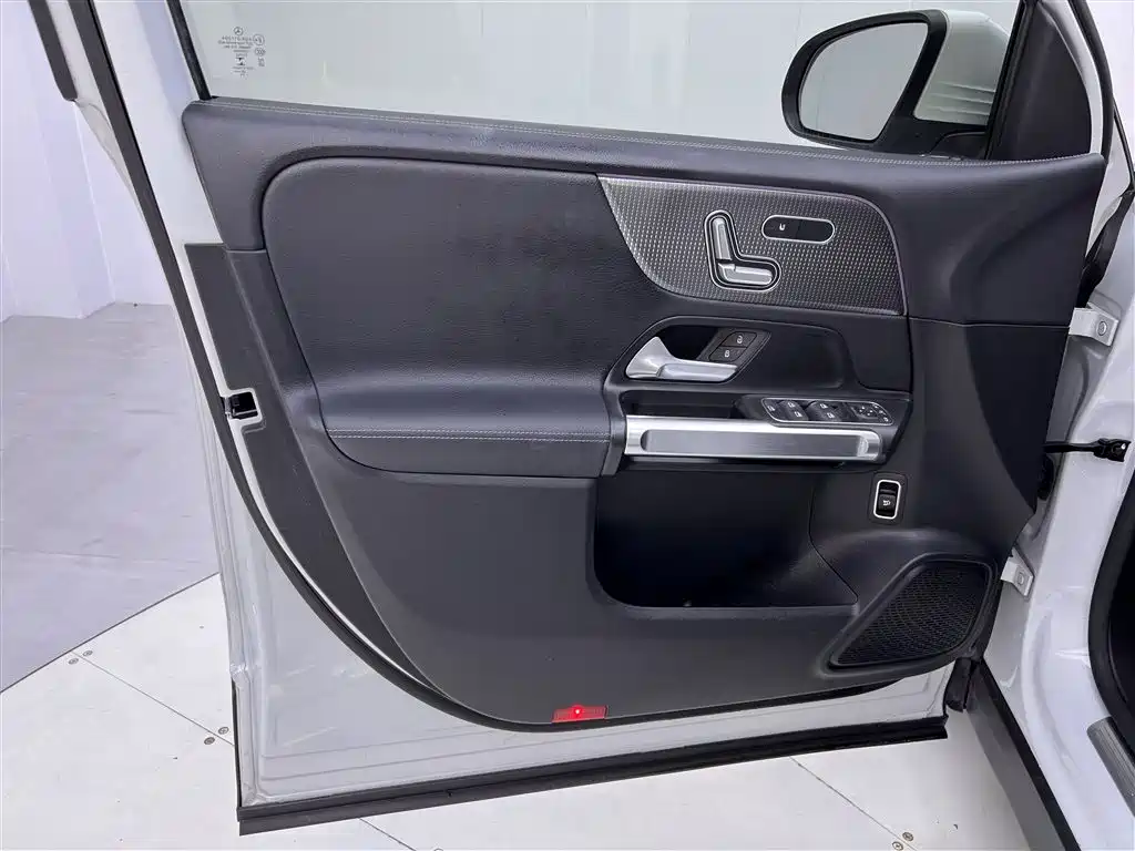 Mercedes-Benz GLB 2021 — фото 17
